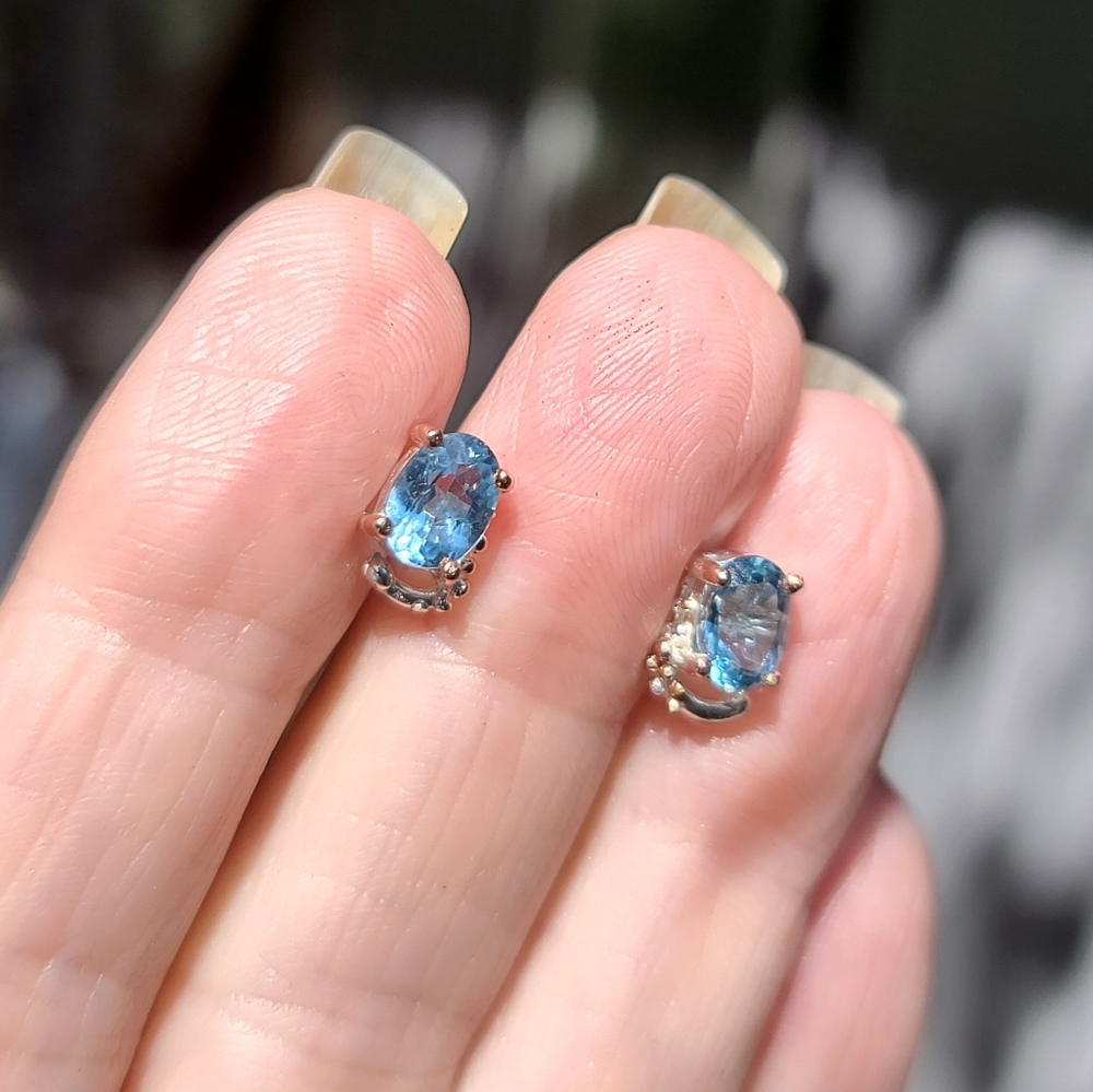 Topaz 4k sterling & gold stud earrings - Picture 5 of 8
